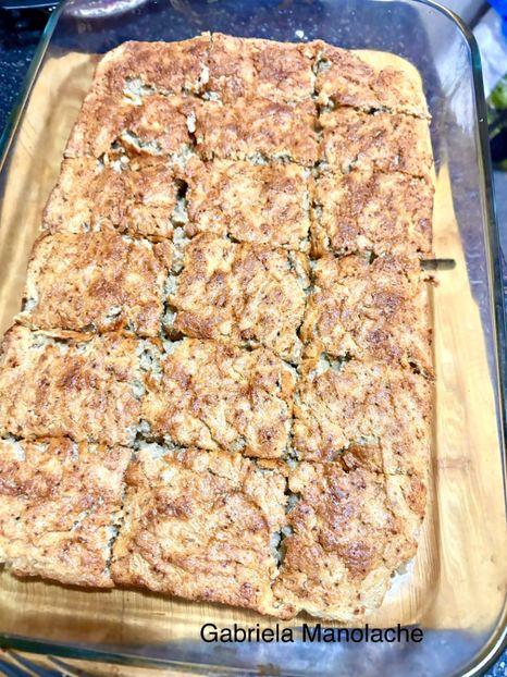  - Prăjitură cu mere și sos de ciocolata