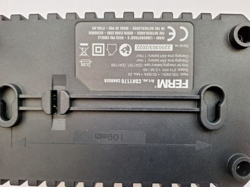  - Incarcator Ferm 20V model 1