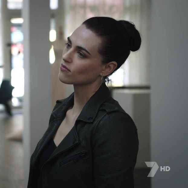 ▬ ❝E ok...❞ Rosteste printre buze scurt cand o vede ca se blocheaza si practic nu stie - ep 01 - How can such an innocent woman have _ ?