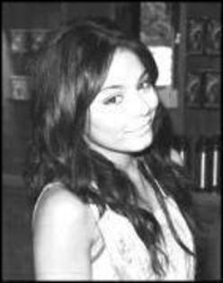  - vanessa hudgens poze rare