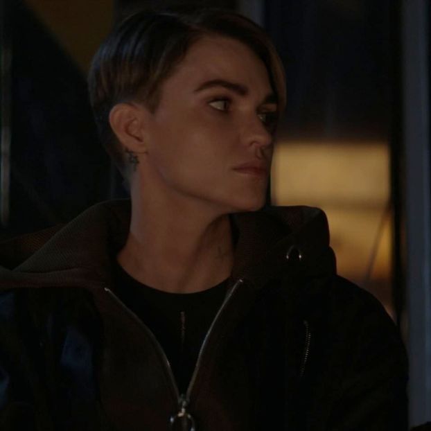 ▬ Sau se ghideaza dupa ce le ofera natura?" Primele doua intrebari fara logica ce ii - ep 01 - How can such an innocent woman have _ ?