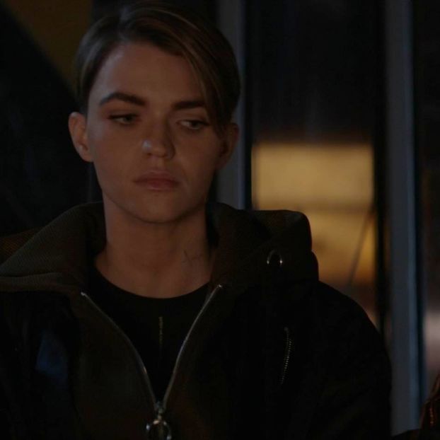 ▬ idiciu in privinta asta... doar persoane ce intra si ies din viata ei fara vreun regret ca - ep 01 - How can such an innocent woman have _ ?