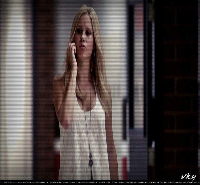 ▬ cateva secunde, dar se decide intr-un final si inchide apelul nedorind sa o - ep 01 - How can such an innocent woman have _ ?