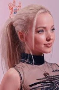 images - 2024-11-02T195656.425 - Alege din coafurile lui Dove Cameron