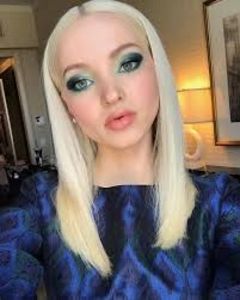images - 2024-11-02T195639.453 - Alege din coafurile lui Dove Cameron