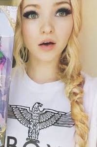 images - 2024-11-02T195606.864 - Alege din coafurile lui Dove Cameron