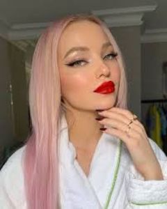 images - 2024-11-02T195602.367 - Alege din coafurile lui Dove Cameron