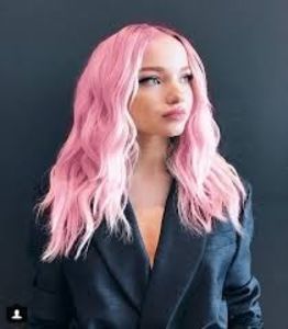 images - 2024-11-02T195552.408 - Alege din coafurile lui Dove Cameron