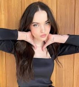 images - 2024-11-02T195503.941 - Alege din coafurile lui Dove Cameron