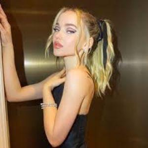 images - 2024-11-02T195424.084 - Alege din coafurile lui Dove Cameron