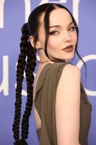 images - 2024-11-02T195406.454 - Alege din coafurile lui Dove Cameron