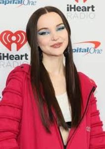 images - 2024-11-02T195238.781 - Alege din coafurile lui Dove Cameron
