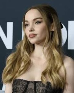 images - 2024-11-02T195148.984 - Alege din coafurile lui Dove Cameron