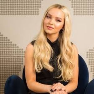 descărcare - 2024-11-02T195114.059 - Alege din coafurile lui Dove Cameron