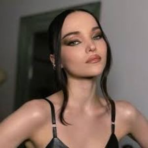 descărcare - 2024-11-02T195104.179 - Alege din coafurile lui Dove Cameron