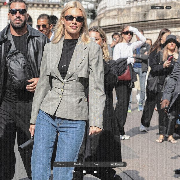 ،13.11 Ꜥℐẹṇṇẹṛ on ²³⳽ep in Paris, France; arriving at the L’Oréal Paris Show. - a universe of exploding stars