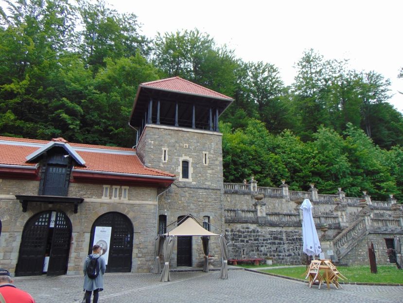  - CASTELUL CANTACUZINO