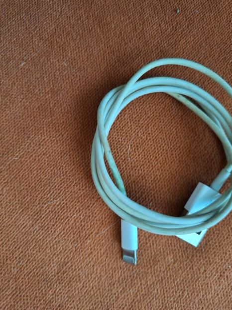 6342a6d2-c652-4e77-abed-bec692dfd83d - Cablu iphone