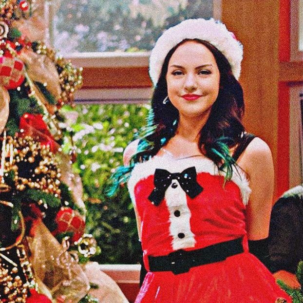 • Day 05 x 18.11.2024 w/ Elizabeth Gillies as Jade West in Victorious; - 0- All I want for Christmas is you x CHL