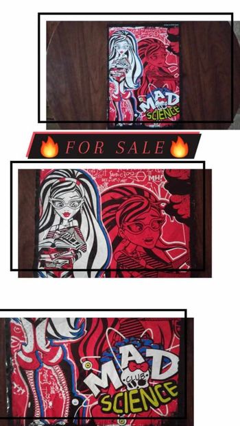 ❤️ Poster Ghoulia Yelps - Harley s Closet - Contul meu de VINTED