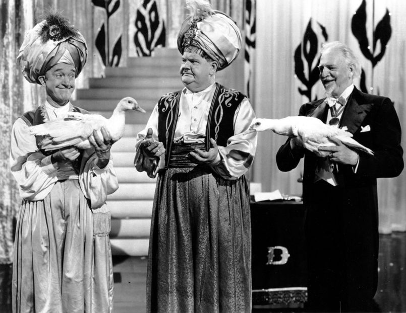 A Haunting We Will Go - 1942 - A Haunting We Will Go