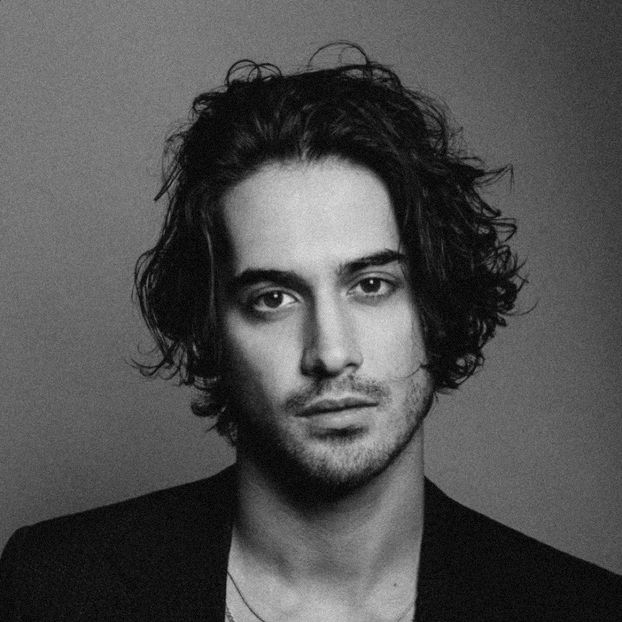 • crawlingback2me’s choice, Avan Jogia, didn’t get the role of Aladdin. - Eu sunt Aladdin hai fetito freak lampa mea putin l eliminari