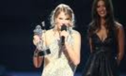 imagesCAZ332PA - tAyLoR SwIfT