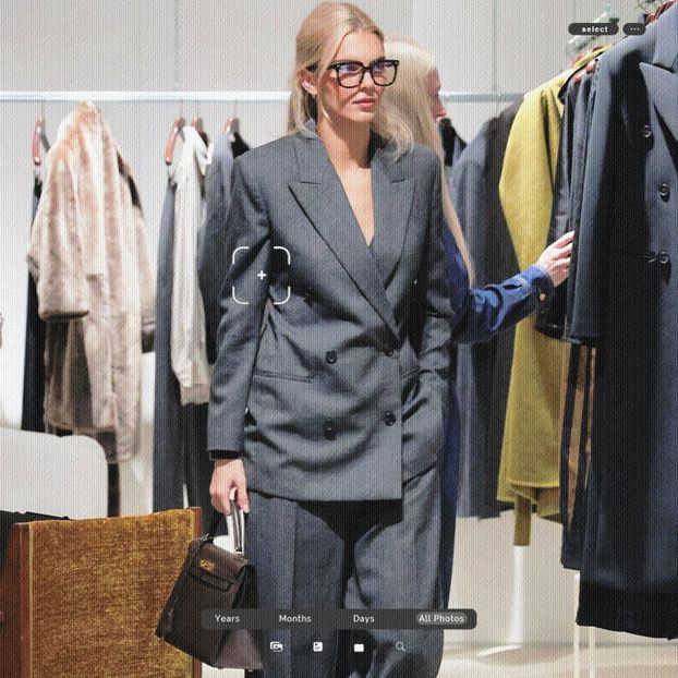 ،18.12 Ꜥℐẹṇṇẹṛ on ²⁴⳽ep in Paris, France; at The Row Store. - a universe of exploding stars