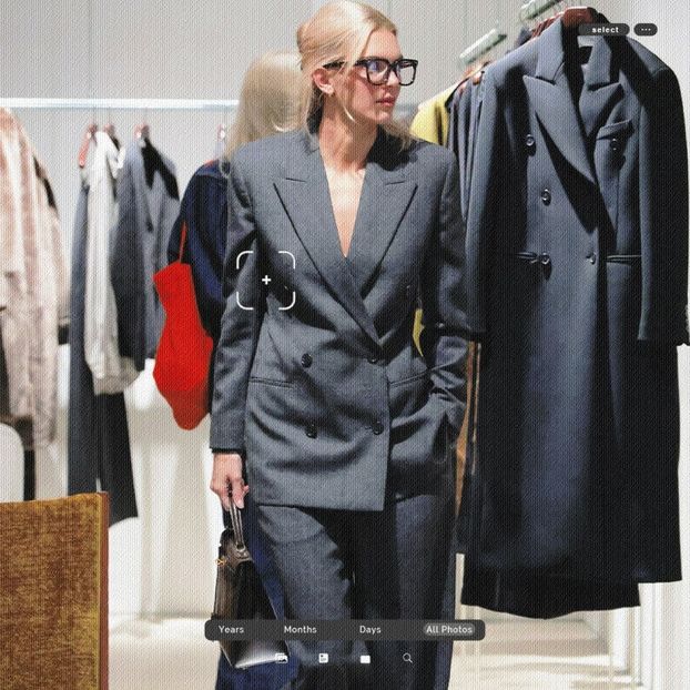 ،19.12 Ꜥℐẹṇṇẹṛ on ²⁴⳽ep in Paris, France; at The Row Store. - a universe of exploding stars