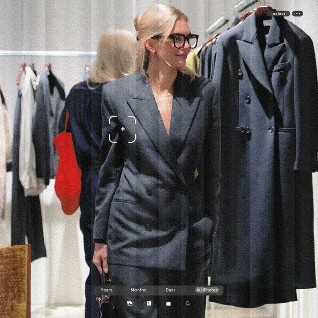 ،20.12 Ꜥℐẹṇṇẹṛ on ²⁴⳽ep in Paris, France; at The Row Store. - a universe of exploding stars