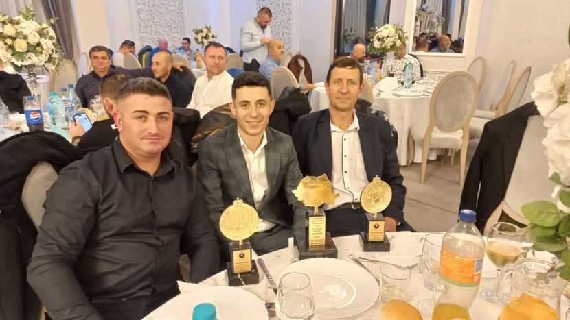 IMG-20241221-WA0091 - 21-12-2024-EXPOZITIE PROVINCIALA OLTENIA-MUNTENIA-COLUMBA CARACAL