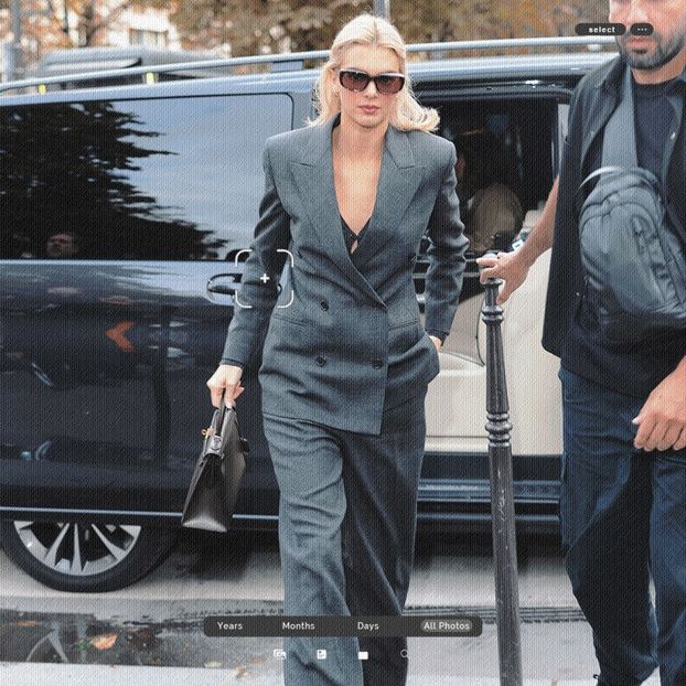 ،24.12 Ꜥℐẹṇṇẹṛ on ²⁴⳽ep in Paris, France; arriving at the L’Avenue Restaurant. - a universe of exploding stars