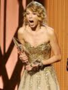 imagesCAAV3UGR - tAyLoR SwIfT