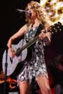 imagesCAE5O4CG - tAyLoR SwIfT