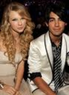 imagesCAEFG31V - tAyLoR SwIfT