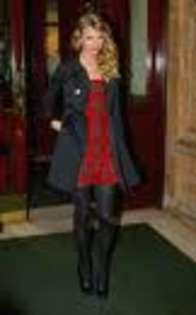 imagesCAGX4MU7 - tAyLoR SwIfT