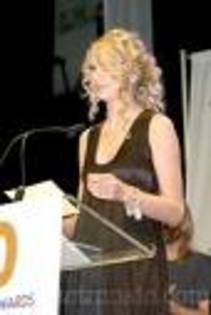 imagesCA4X6RGR - tAyLoR SwIfT