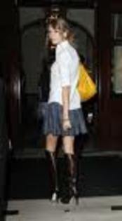 imagesCA6G9KWG - tAyLoR SwIfT