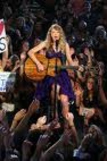 imagesCA6YO3N3 - tAyLoR SwIfT