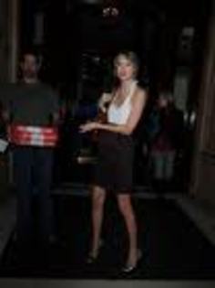 imagesCA86K0F9 - tAyLoR SwIfT