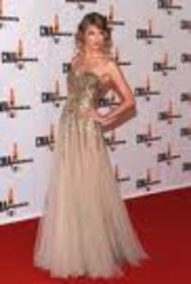 imagesCA334XA0 - tAyLoR SwIfT