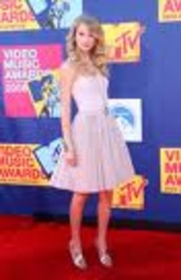 imagesCA1430U3 - tAyLoR SwIfT