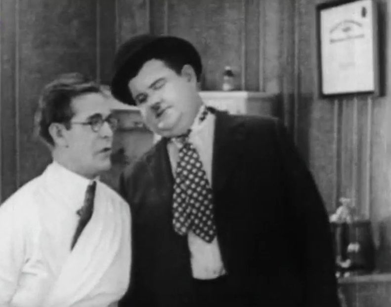 Leave Em Laughing - 1928 - Leave Em Laughing