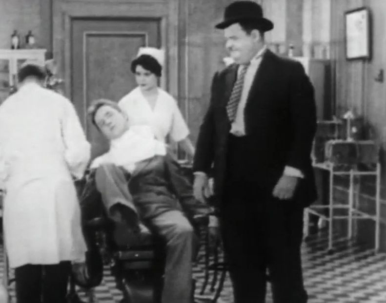 Leave Em Laughing - 1928 - Leave Em Laughing