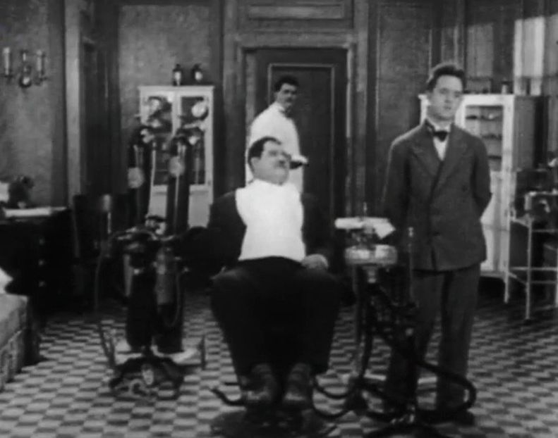 Leave Em Laughing - 1928 - Leave Em Laughing