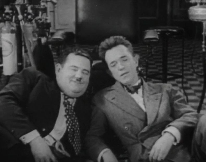 Leave Em Laughing - 1928 - Leave Em Laughing