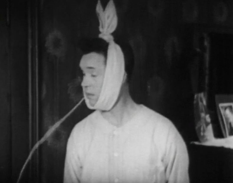 Leave Em Laughing - 1928 - Leave Em Laughing