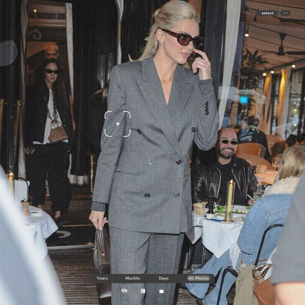 ،02.01 Ꜥℐẹṇṇẹṛ on ²⁴⳽ep in Paris, France; leaving L’Avenue Restaurant. - a universe of exploding stars