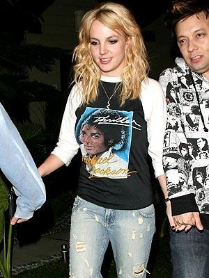 britney-spears-in-michael-jackson-t-shirt - britney spears