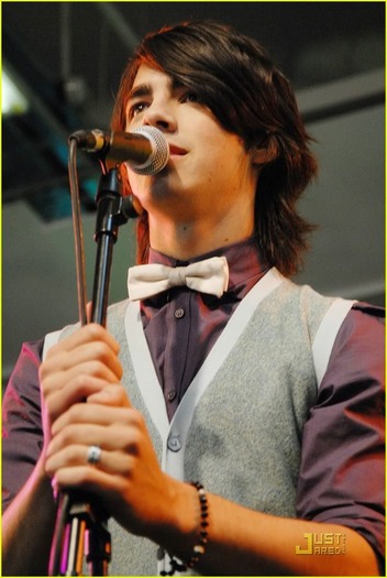 jonas-brothers-hmv-london-03